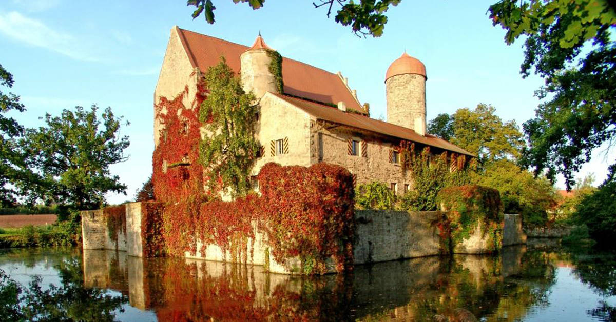 A moat surrounds Schloss Sommersdorf castle hotel. Image credit: Schloss Sommersdorf