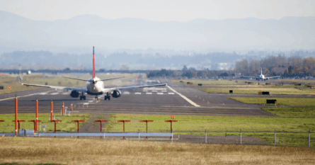 Plan landing at Portland International Airport. Image credit: jackscoldsweat/iStock