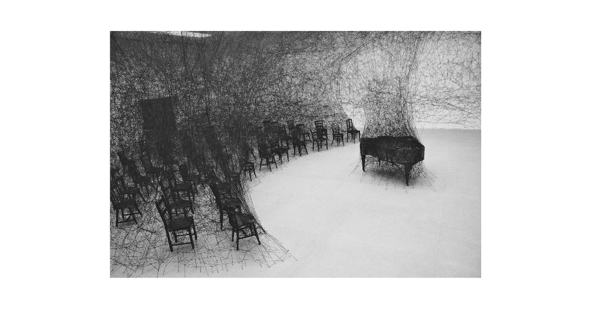 Artist Name: Shiota Chiharu Title of the work: In Silence 2008 Burnt piano, burnt chair, black wool Installation view: State of Being, Art Centre Pasquart, Biel/Bienne, Switzerland, 2008 Photo: Sunhi Mang
