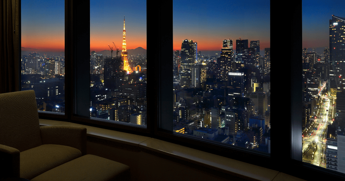 Enjoy breathtaking views from the corner King Tokyo Tower side. Image credit: Park Hotel Tokyo