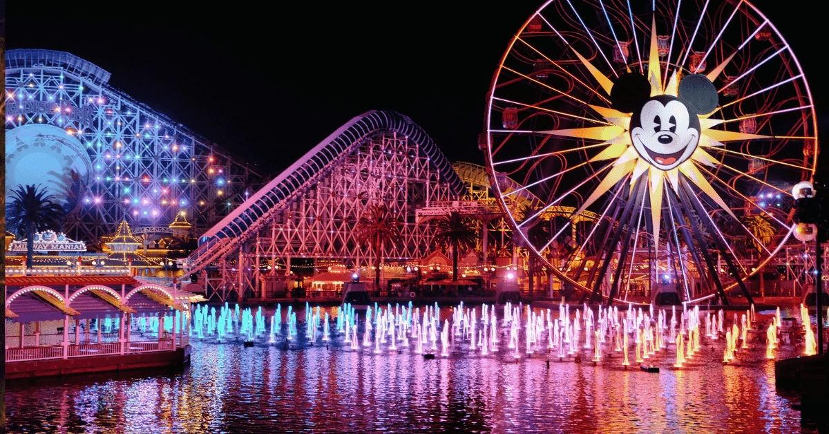Night time shows at Disneyland Resort, CA. Image credit: wallpaperflare