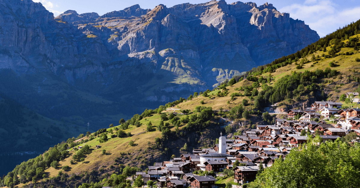 A small village on the side of a mountain.