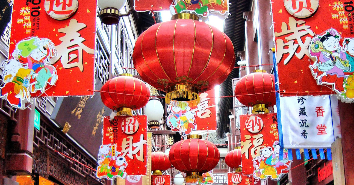 Hanging Chinese red lanterns